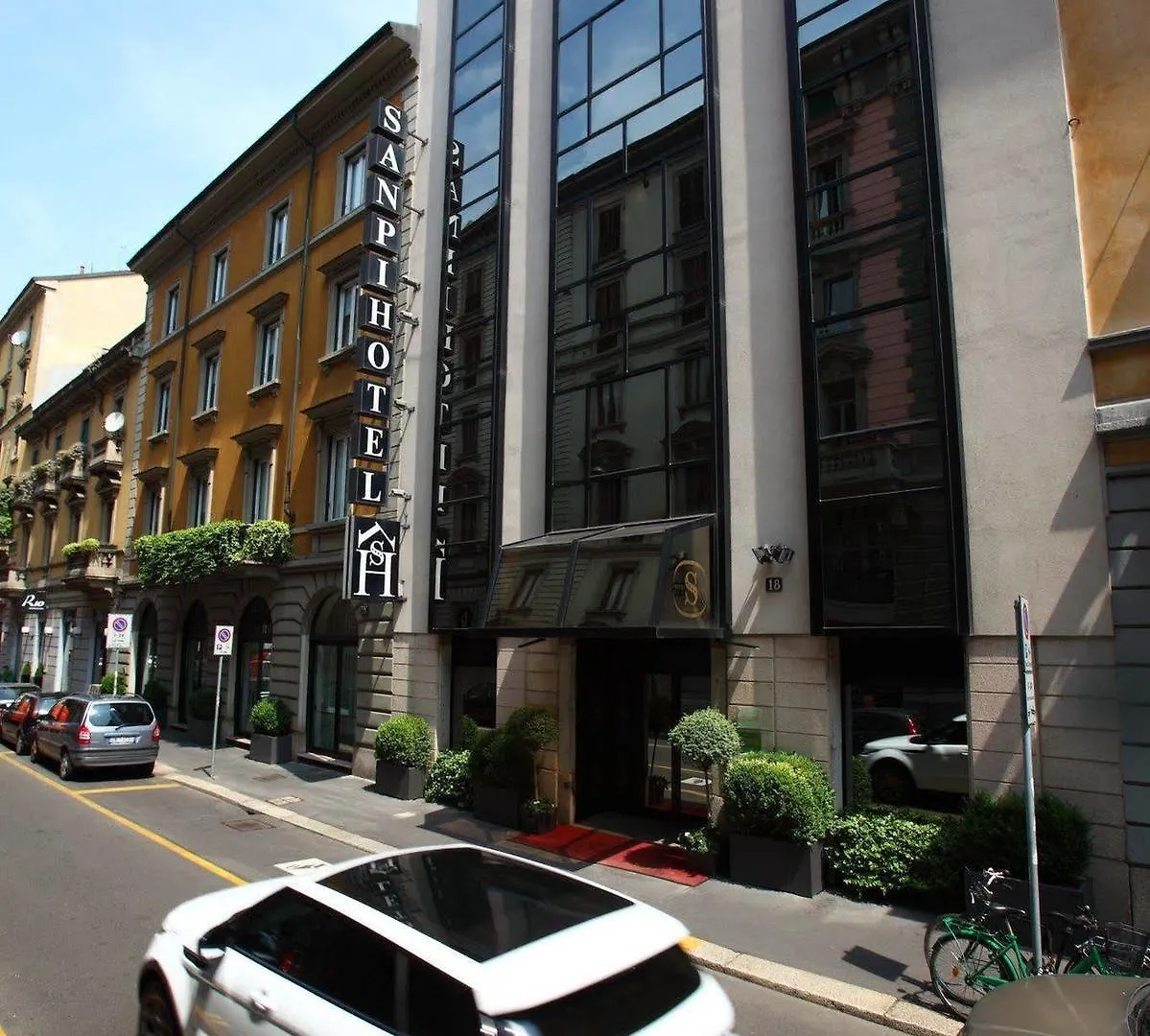 米兰桑皮酒店 4*, 米兰