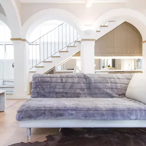 Apartment Elegante E Completamente Arredato In Duomo, Milan